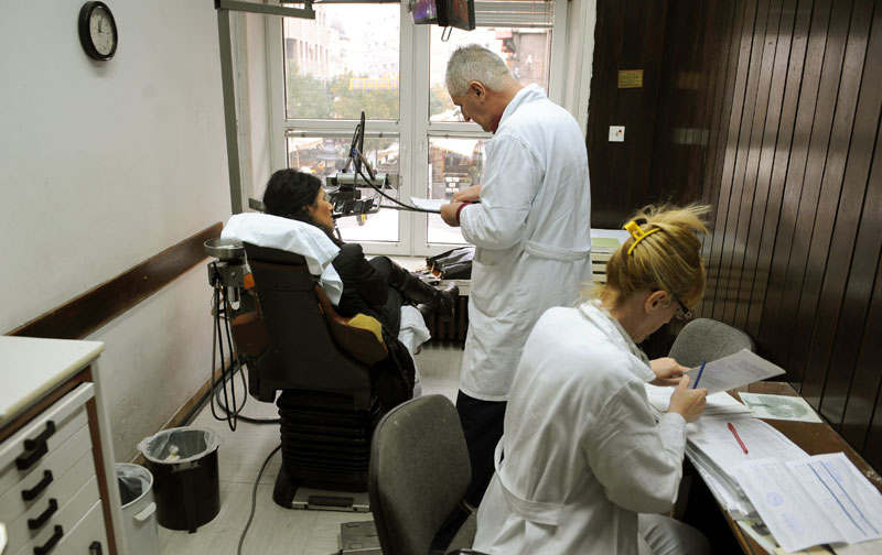 Из здравства ће морати да оде 714 стоматолога