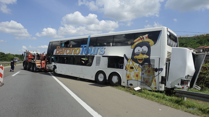 Порезници чешљају Барцино и Хелену