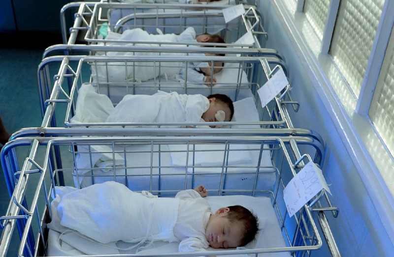 Рађају децу и са 14 година!