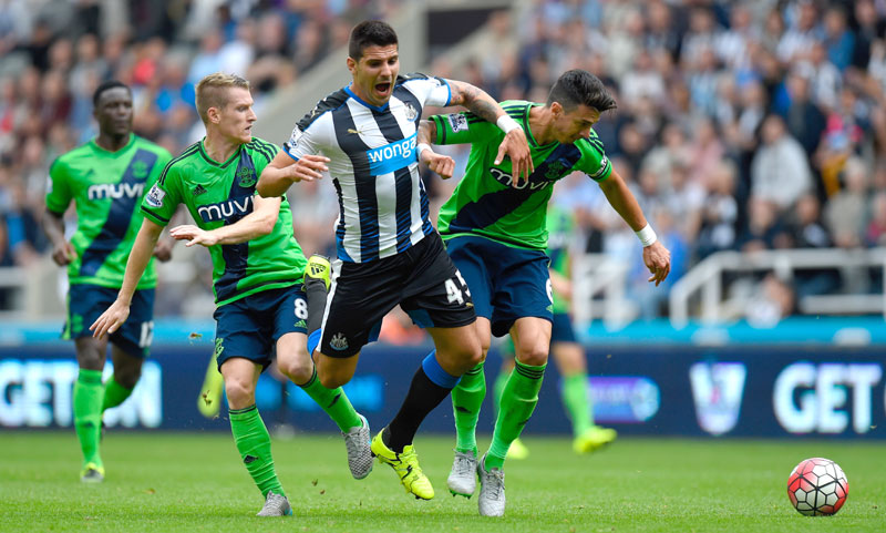 Тренер Њукасла о фуриозном уклизавању Митровића: Срећа па није добио црвени