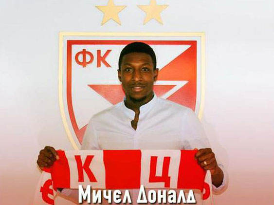 Доналд задужио црвено-бели дрес