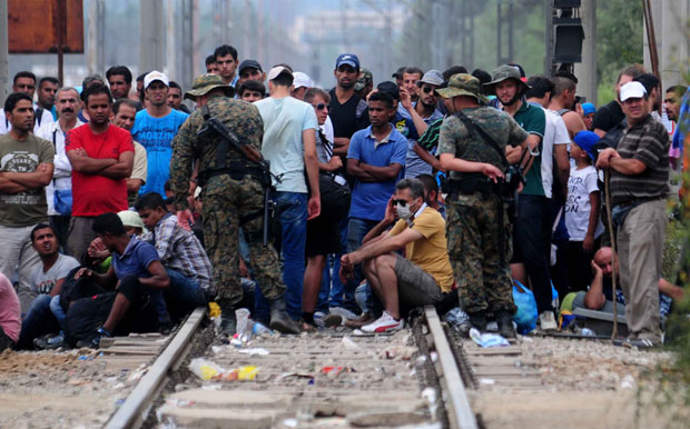 Око 5.000 избеглица блокирано на прелазу Идомени