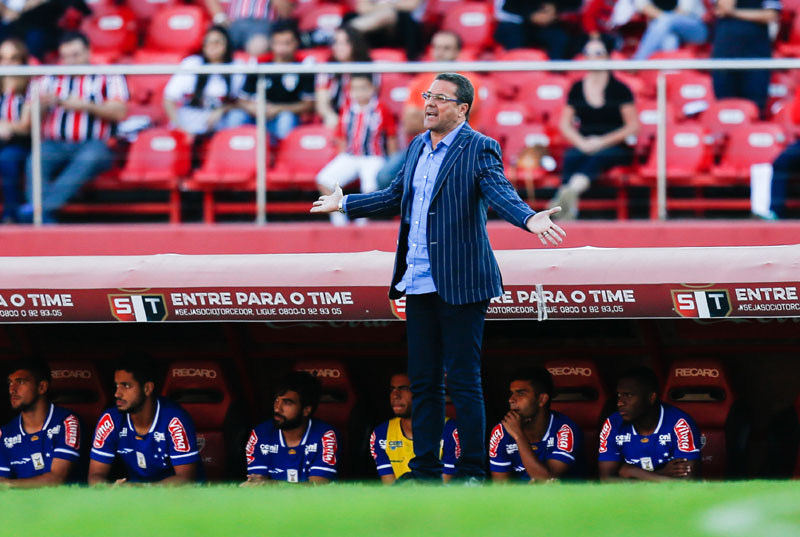 Тренер Крузеира сломио руку након судара са играчем