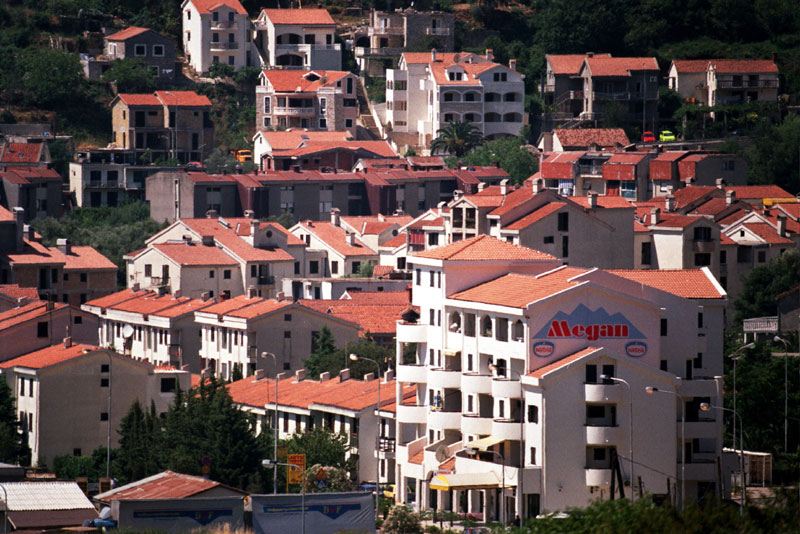 Руси продају и упола цене