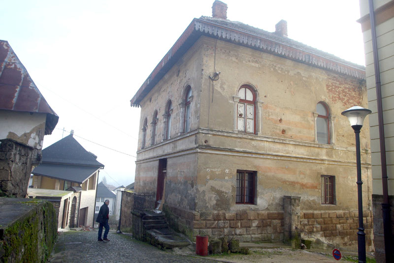 Танјугово здање у Јајцу – ничије 