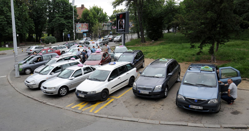 Такси у Београду скуп због семафора?!