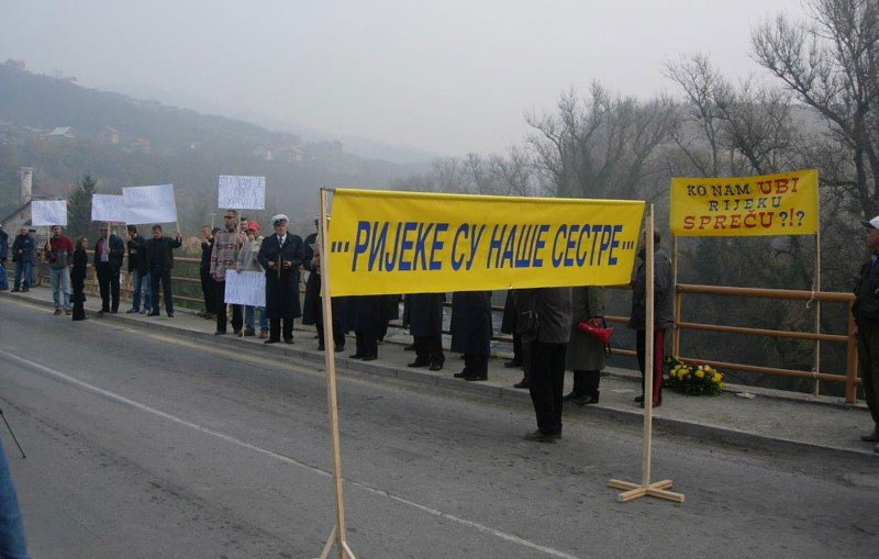 Спреча: Поплаве донеле болест