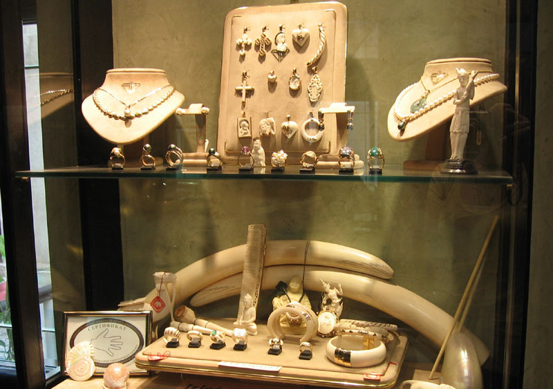 Скинуо наногвицу, па пљачкао златару