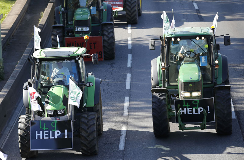 Париз под тракторском опсадом