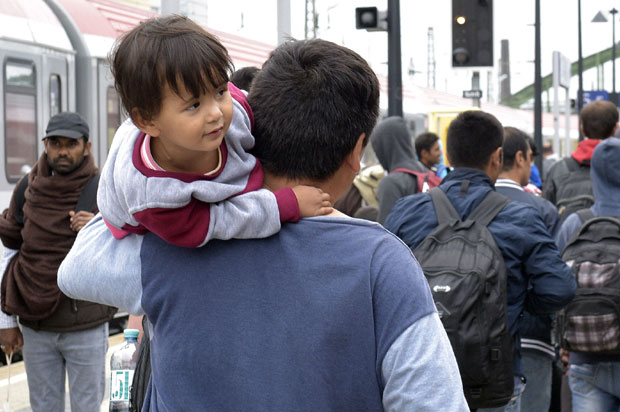 Аустријске железнице током ноћи без превоза; Мађарска полиција: Нема више аутобуса за избеглице
