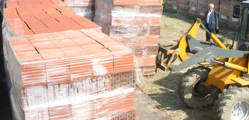 Фабрика исплатила заостале плате радницима - у циглама!