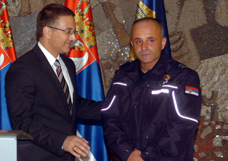 Загрљајем освојио свет, министар га наградио