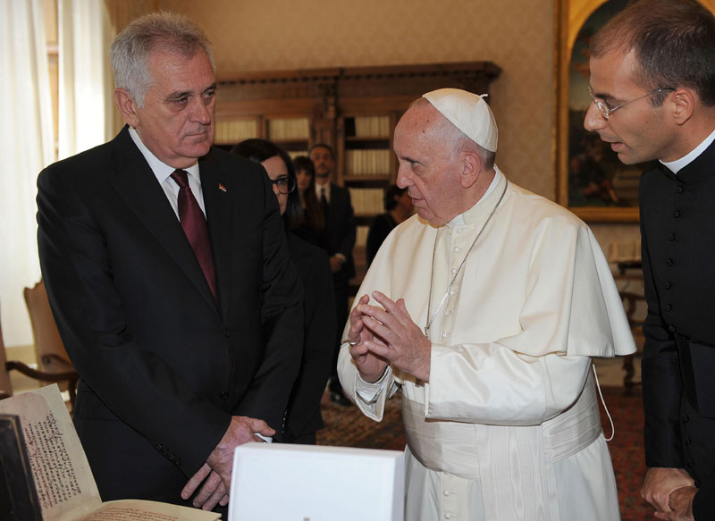 Позив папи у Србију