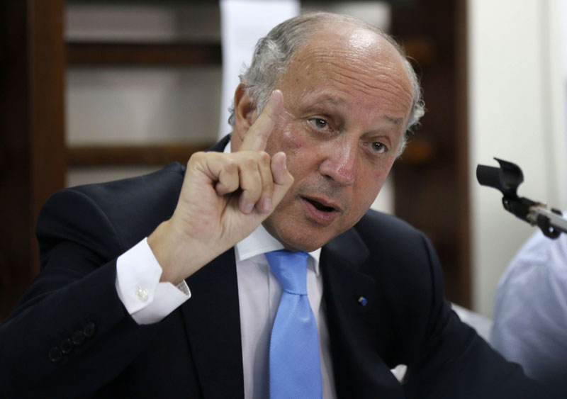 Француска неће тражити оставку Асада