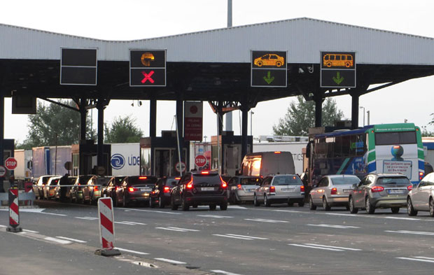 Хрватска отворила прелазе; Вучић: Отклонићемо блокаду; Милановић: Нисам рекао да су Срби варвари