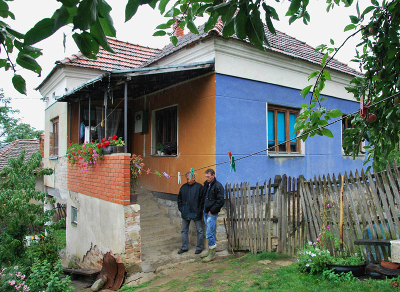 Заклао жену, па се обесио