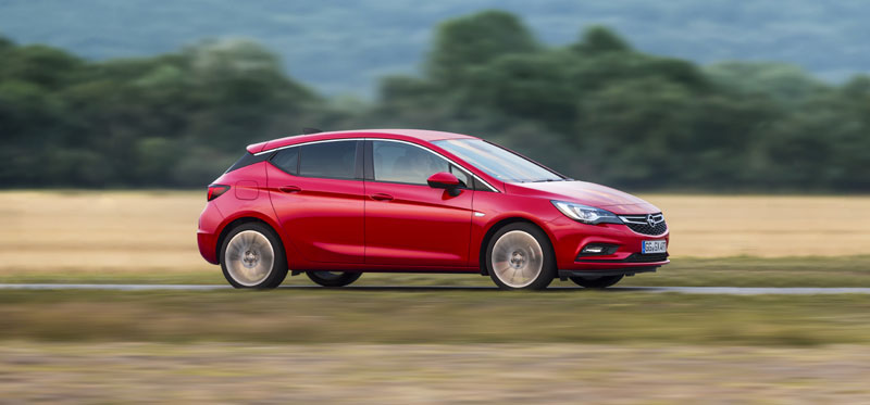 Опел астра: Прави друг на друму!