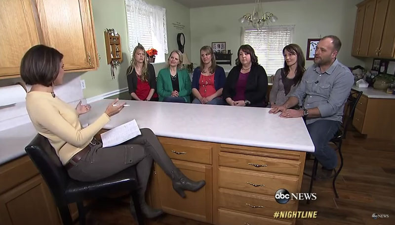 ВИДЕО: Упознајте човека који живи са пет жена и 24-оро деце
