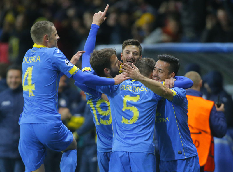 ЛШ: Младеновић евроголовима срушио Рому, Суарез спасио Барсу, Мурињо поражен у Порту