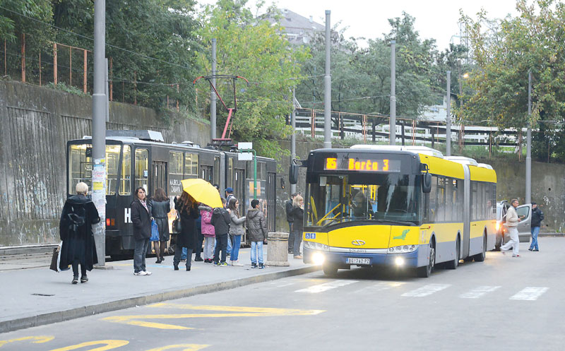 ЛУДА КУЋА НА БАНОВОМ БРДУ: Једна окретница, а на њој - две зоне!