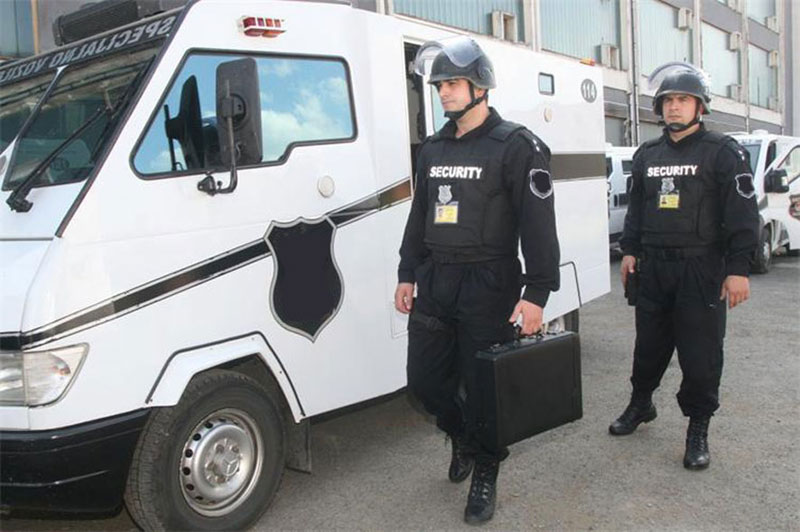 Приватних чувара као и полиције