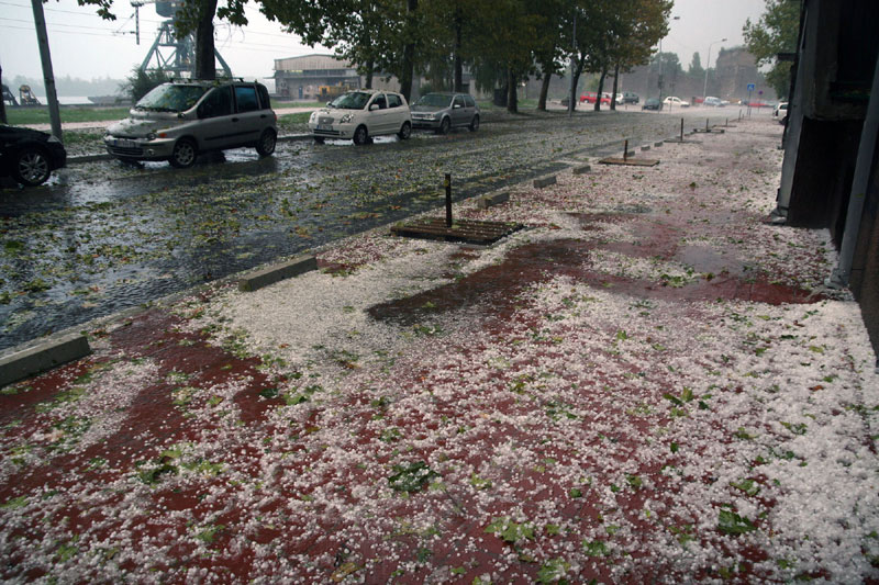Смедерево: Падао град величине лешника!