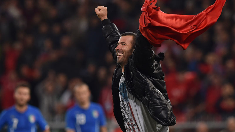 Исповест албанског навијача пред утакмицу у Елбасану: Срби ми нуде 50.000 евра за прекид