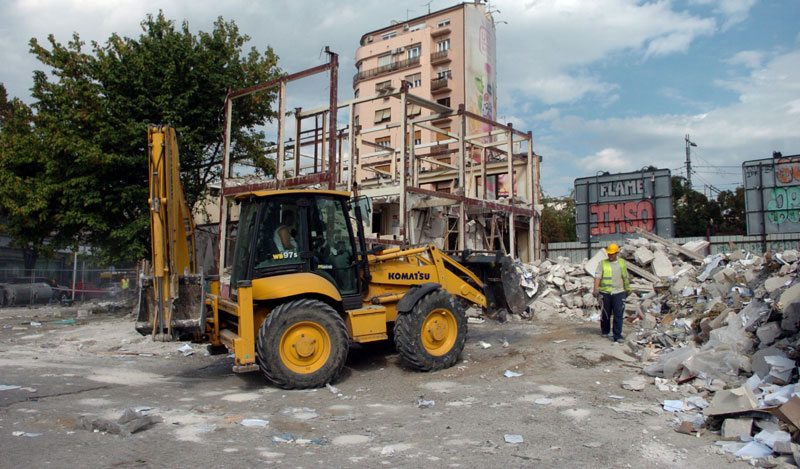 Почело рушење око Славије!
