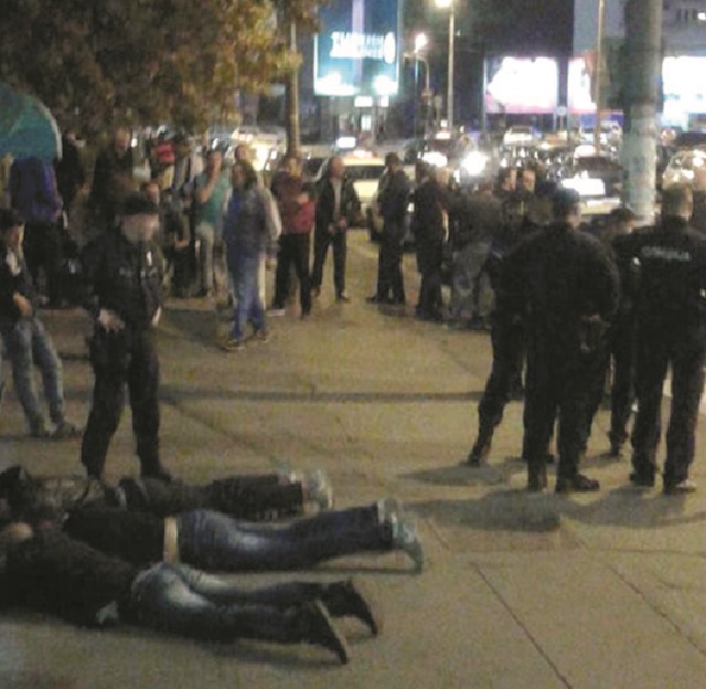 Пиштољем покушали да опљачкају мигранте