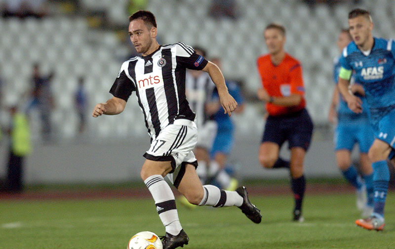 Фенербахче долазио по Живковића