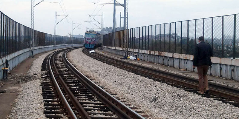 Воз прегазио раднике
