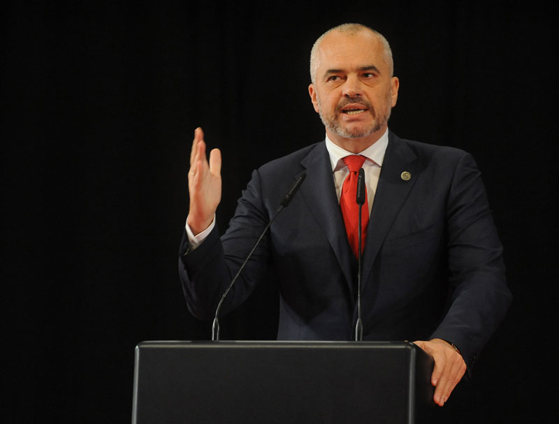 Рама се извинио Србима: И комшије покушавају да један другоме очи поваде