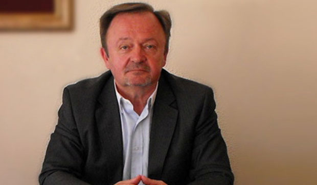 Директор одлази, Инфостан под лупом