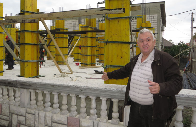 Дивља градња им руши куће