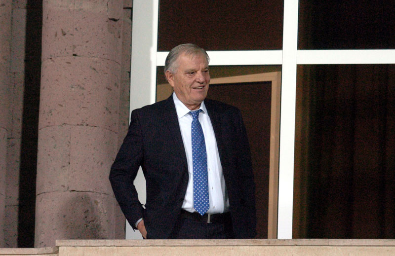 Караџић иде у УЕФА по пројекат за национални стадион