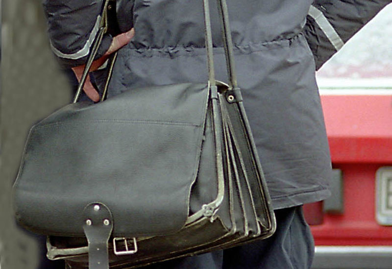 Опрез: Не отварајте лажним поштарима!