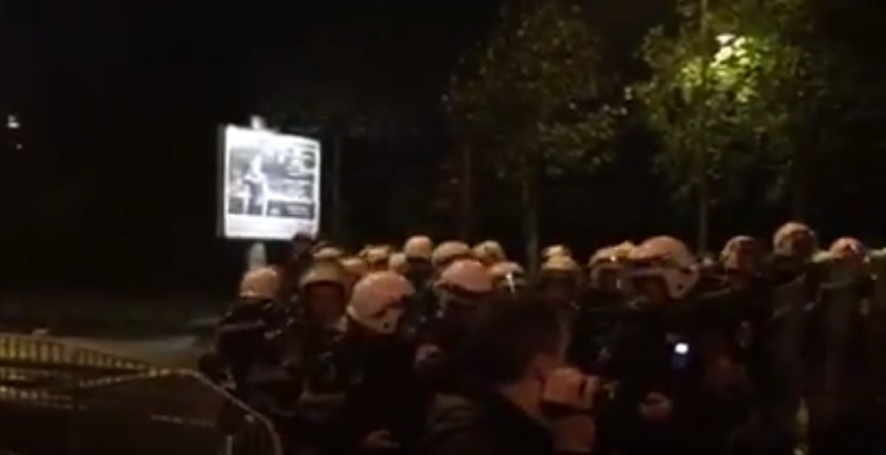 Хаос у Подгорици: Полиција уз помоћ сузавца и багера разбила демонстранте (ВИДЕО)