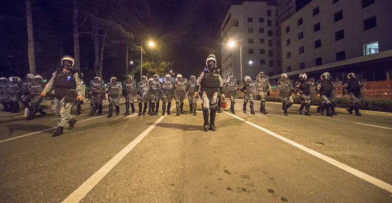 Мило прави контрамитинг?