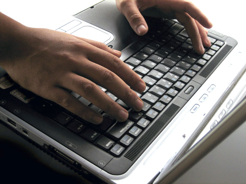 Средњошколац хаковао приватни и-мејл налог директора ЦИА!