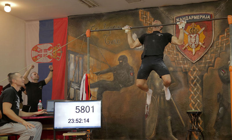 Жандарм светски рекордер у згибовима