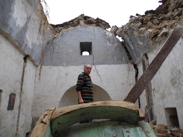 У пиротском селу Чиниглавци: Копају злато по темељима цркве!