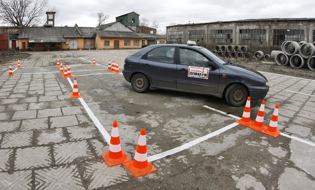 Ауто-школе ипак настављају рад