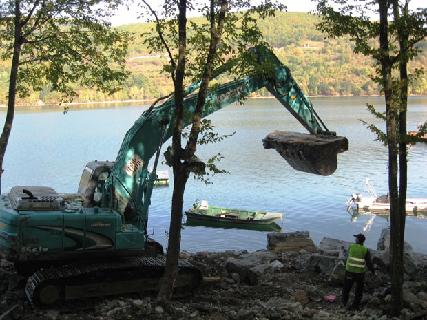 Срушено 80 дивљих викендица у околини Перућца