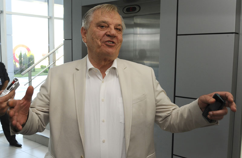 У Србији почиње дуготрајна изборна процедура: Караџић дочекује април