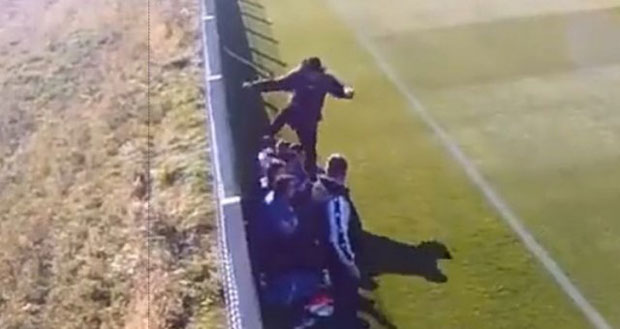 Ужас у Румунији: Тренер младог тима крвнички шутирао дечака