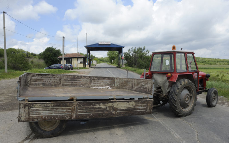 Побуна мештана: Не дамо земљу за 100 динара!