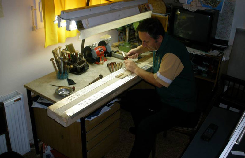 Гравирао жезло патријарха