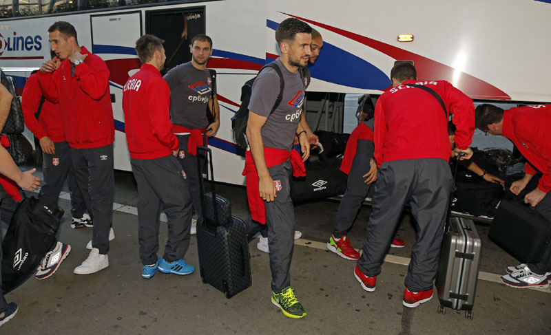 Кафана важнија од Србије: Група репрезентативаца се приватним авионом вратила из Остраве
