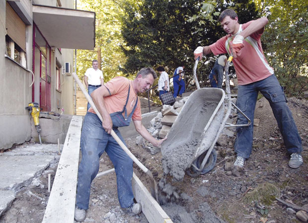 Буџет зграде се троши само за Стамбено