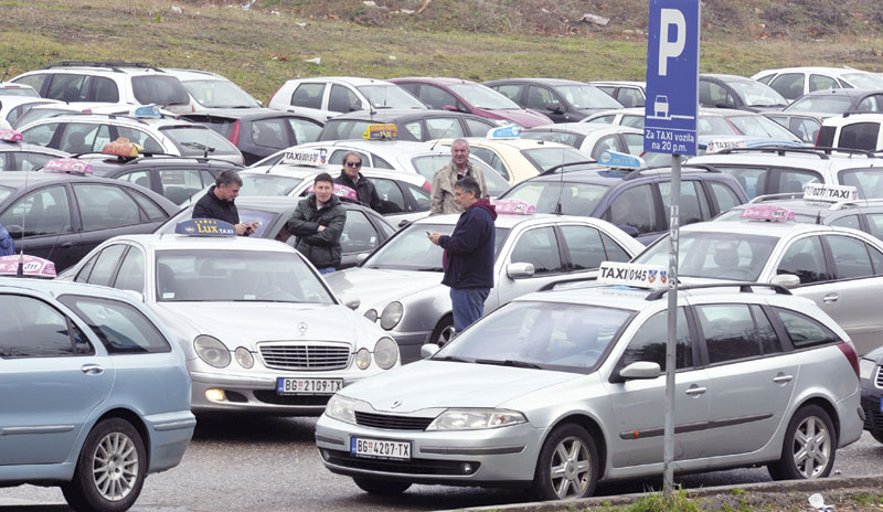 Београд: Мобилни такси законски или не